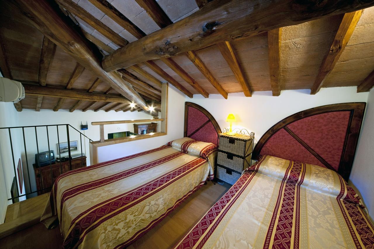 Podere Oliveta ปอจจิบองซี ภายนอก รูปภาพ